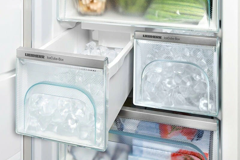 IceMaker giúp làm đá tự động, bạn không còn phải quan tâm đến việc làm đá thủ công như các loại tủ lạnh đời cũ
