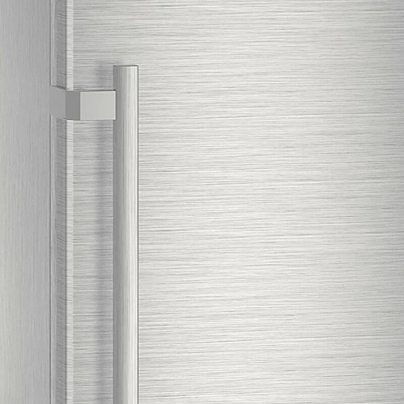 The door of the Liebherr SBSbs 8673 side by side refrigerator is covered with a layer of SmartSteel
