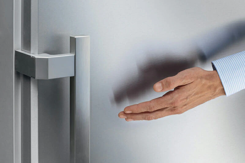 The Liebherr SBSes 8486 door is covered with a layer of SmartSteel, anti-fingerprint and easy to clean.