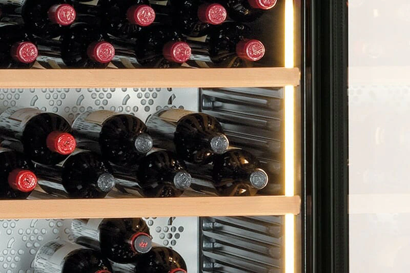 Tủ rượu vang Liebherr WKB 1712 với hệ thống đèn led dễ chịu