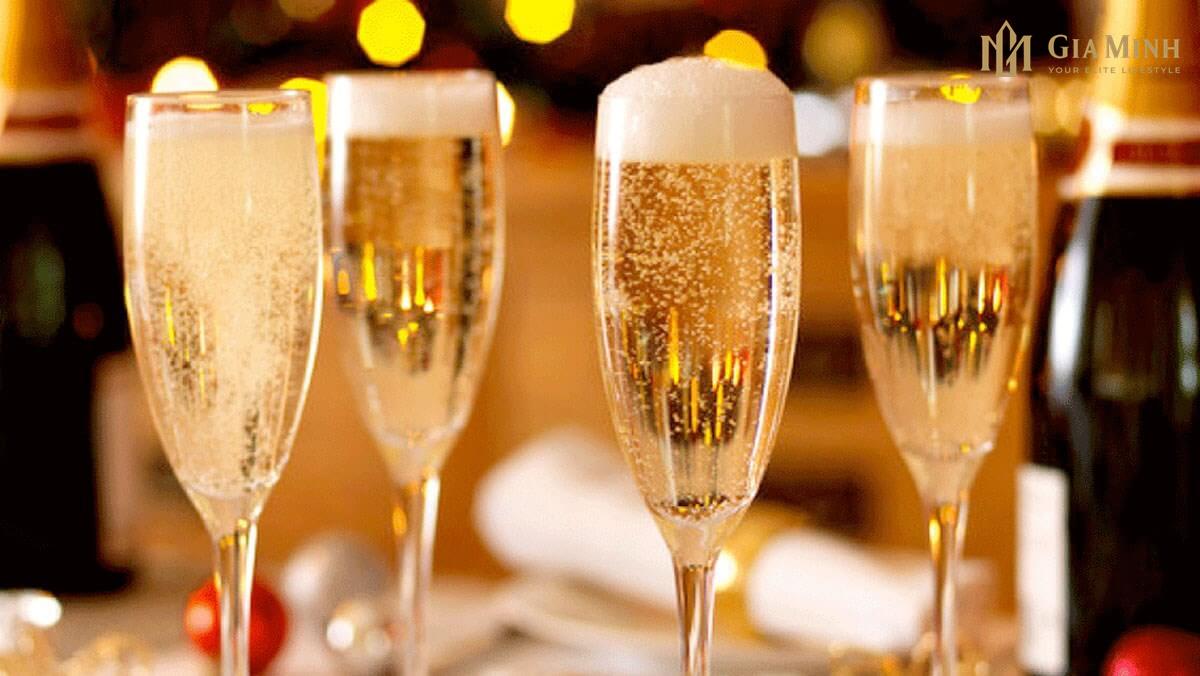 Bảo quản rượu vang sủi hoặc champagne sau khi mở nắp